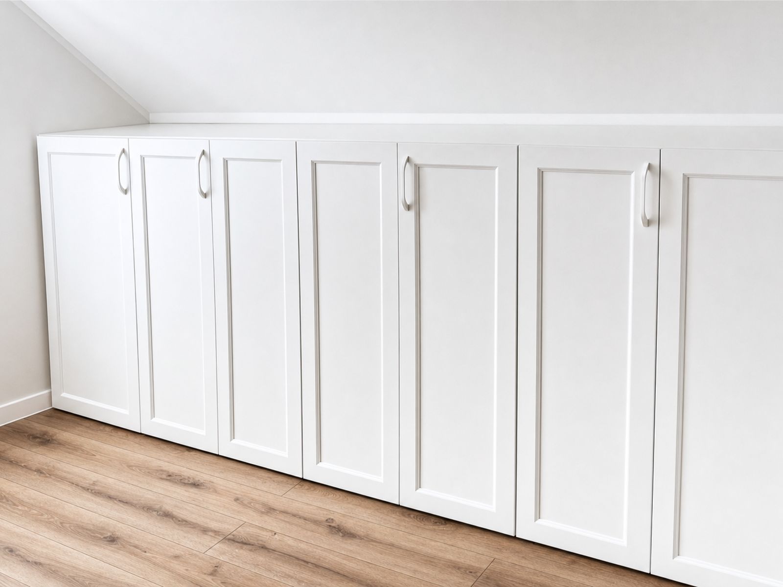 Sisseehitatud garderoob katusealuses — 2