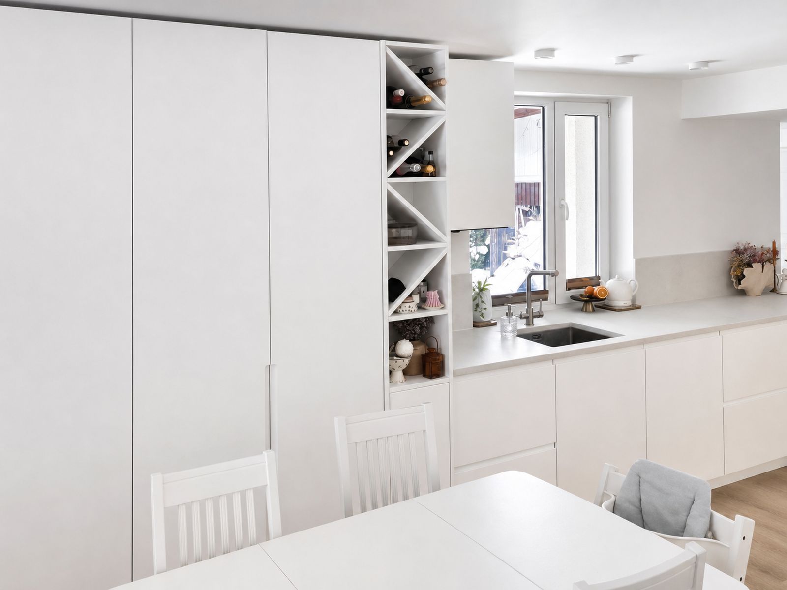 Kompleksne köögiprojekt söögitsooniga — 2